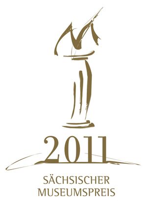 Logo des Sächsischen Museumspreises 2011 mit goldfarbenem Schriftzug und Signet.