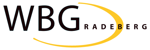 Logo der Wohnbaugenossenschaft Radeberg mit schwarzem Schriftzug und einer nach links geöffneten gelben Elipse.
