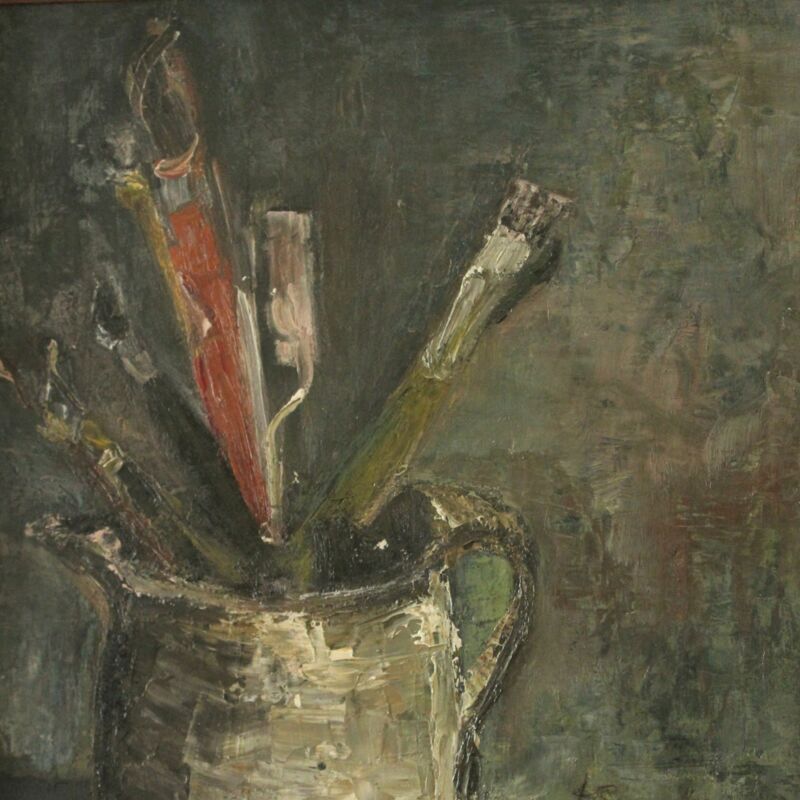 Das Öl-Gemälde "Stillleben Pinsel" von Heidi Rosenkranz zeigt in dunklen warmen Farben mehrere Pinsel in einem kleinen Krug. die mit den Borsten nach oben in einem gedrungenen Krug stehen.