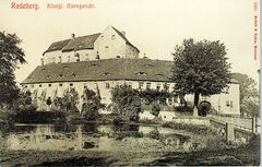 Foto in Vergrößerungsansicht öffnen: Postkarte mit einer historischen Ansicht des Schlosses Klippenstein in schwarz-weiß, Blick von Westen auf den Teich, die Vorburg und das Tor, im Hintergrund die hohe Hauptburg