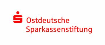 Logo der Ostdeutschen Sparkassenstiftung mit rotem Schriftzug und einem dicken S mit einem Punkt mittig darüber.