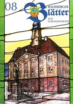 Titelbild mit dem historischen Rathaus von Radeberg mit Ziergiebel und Glockenturm